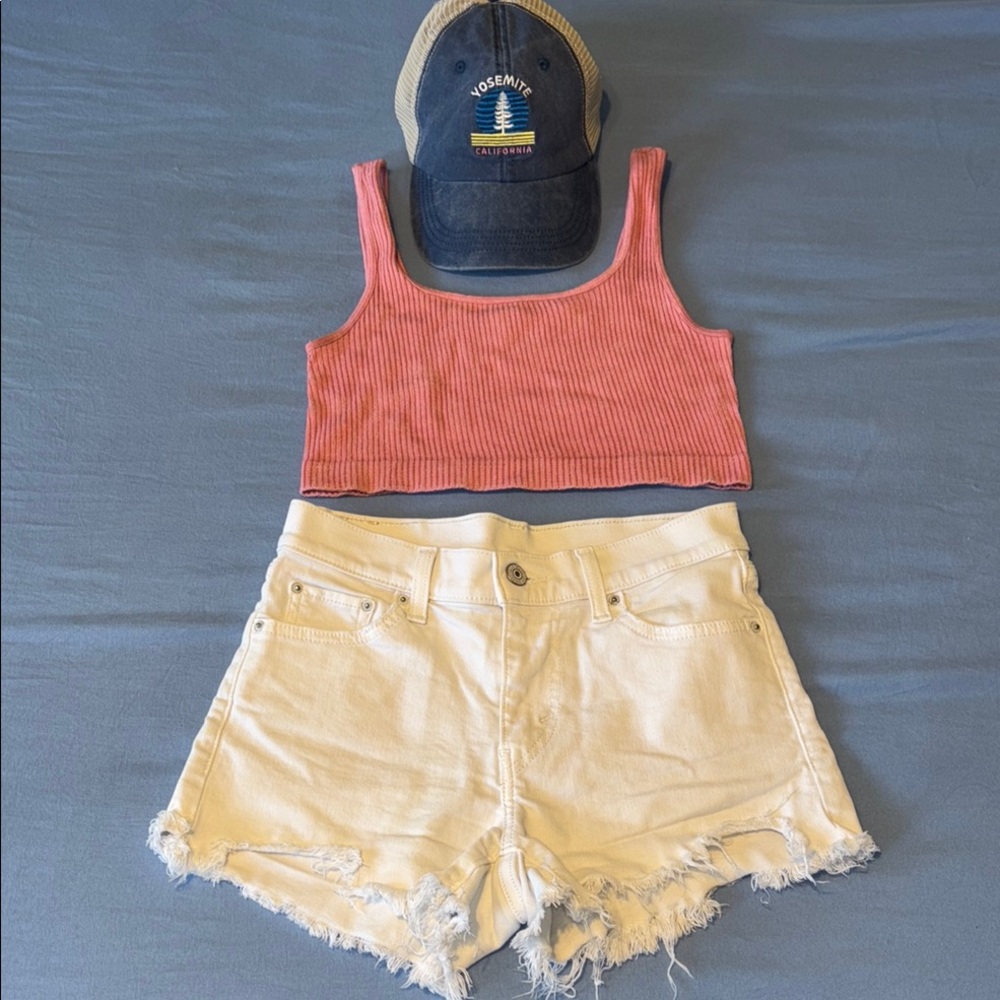 Pink Ribbed Top and White Denim Levi’s Shorts